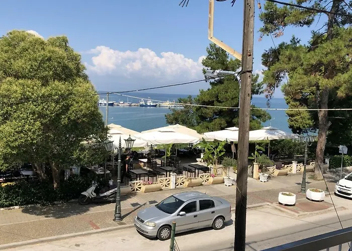 Elena's * Неа-Миханиона