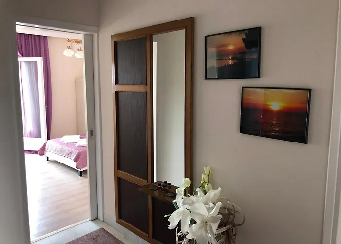 Elena's * Nea Michaniona